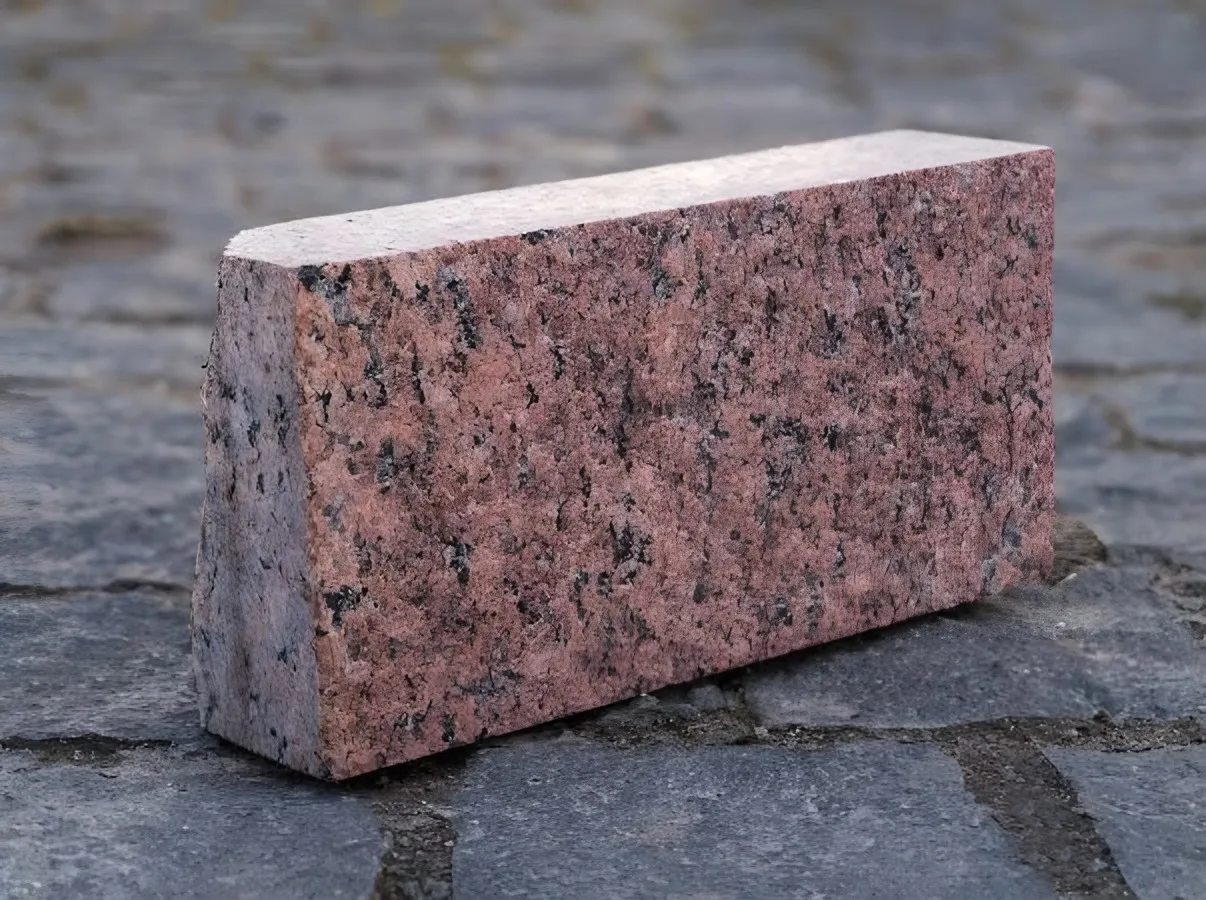 Бордюр пиляний, Лезниківське, червоний
